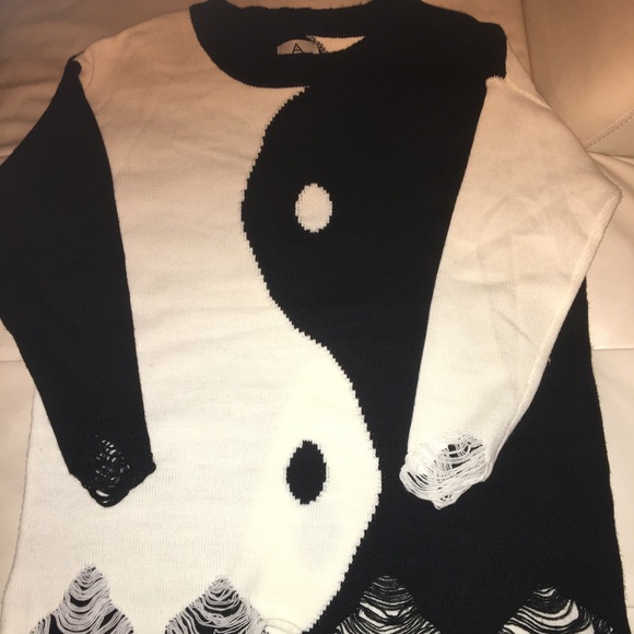UNIF | Sweaters | Unif Yin Yang Sweater 